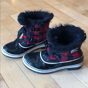 Sorel size 7 winter booties.